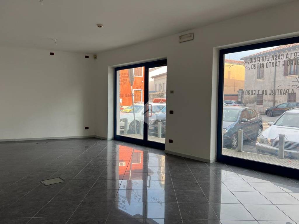 appartamento in vendita a Verona in zona Borgo Roma