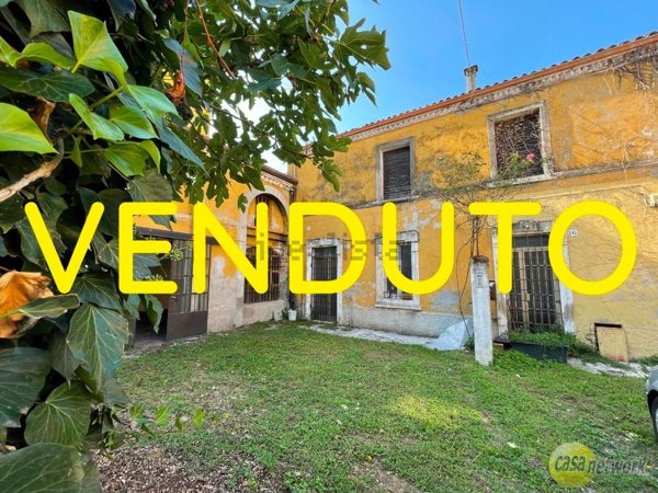 casa indipendente in vendita a Verona in zona Borgo Roma