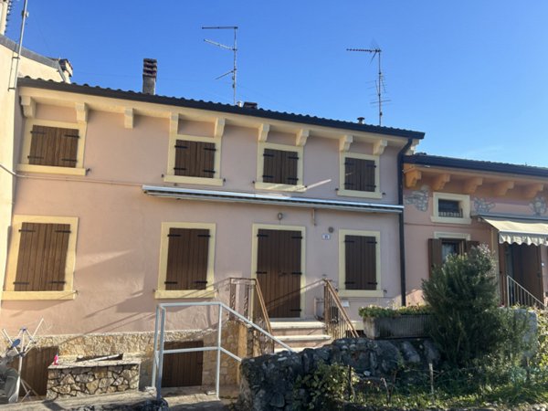 casa semindipendente in vendita a Verona
