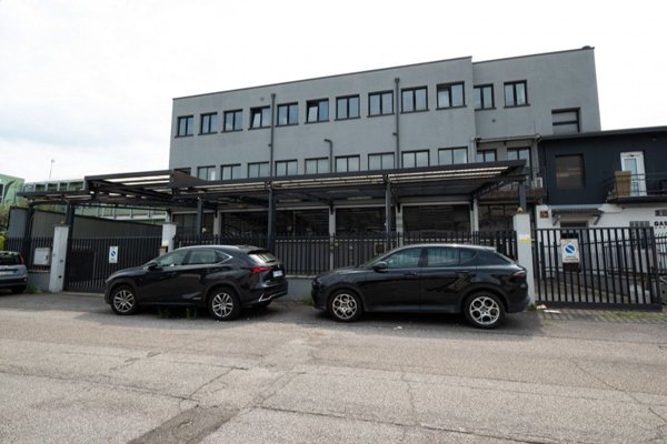 capannone in vendita a Verona