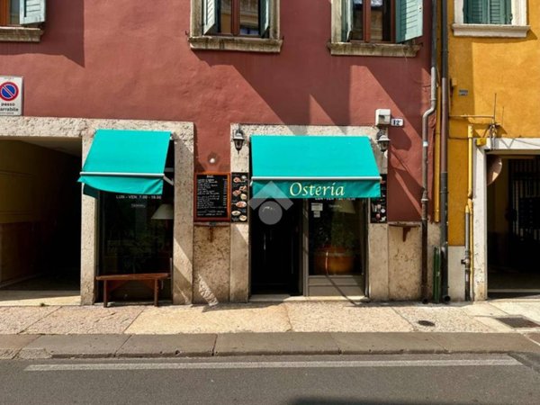 negozio in vendita a Verona in zona San Zeno