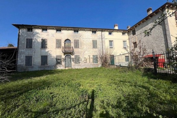 casale in vendita a Verona