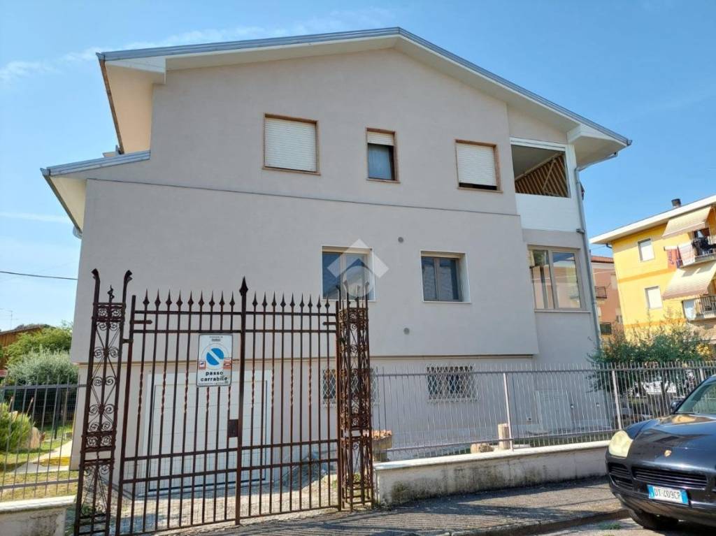 appartamento in vendita a Verona in zona Cadidavid