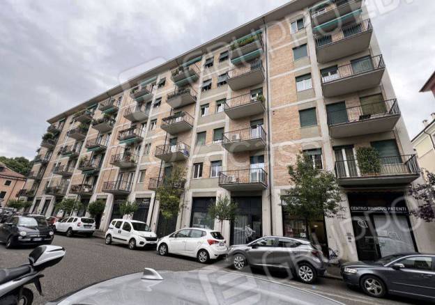 negozio in vendita a Verona in zona Borgo Trento