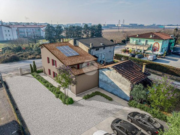 casa indipendente in vendita a Verona in zona Chievo