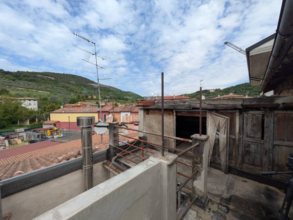 casa indipendente in vendita a Verona in zona Avesa