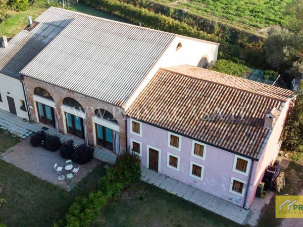 negozio in vendita a Verona in zona Borgo Roma