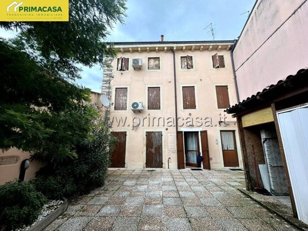 appartamento in vendita a Verona in zona Santa Lucia