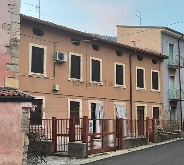 casa indipendente in vendita a Verona in zona Avesa