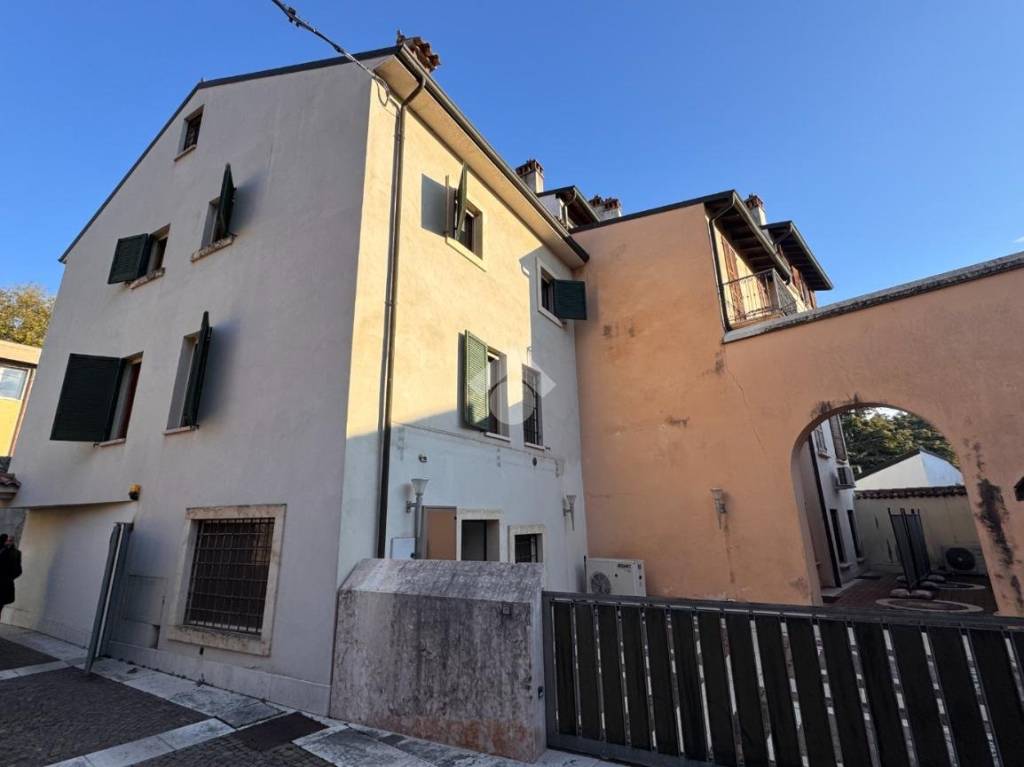casa indipendente in vendita a Verona in zona Veronetta