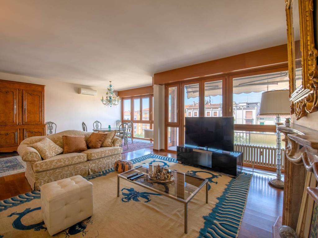 appartamento in vendita a Verona in zona Cittadella