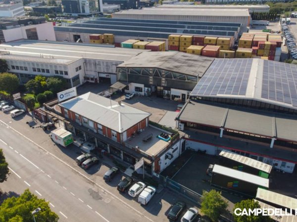 locale commerciale in vendita a Verona in zona Santa Lucia