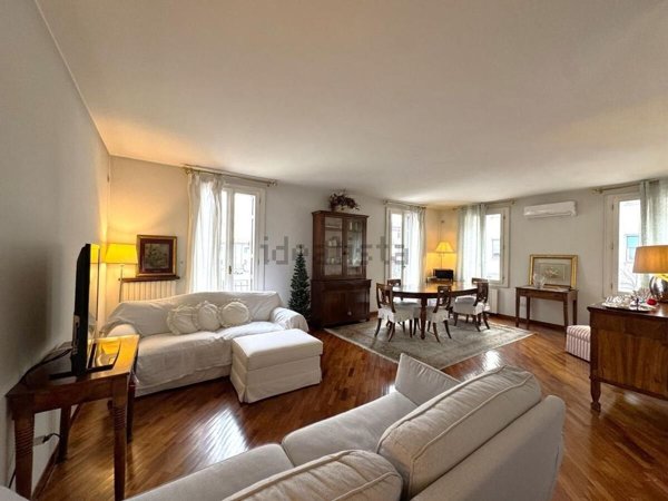 casa indipendente in vendita a Verona in zona Borgo Roma