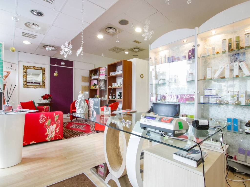 negozio in vendita a Verona in zona San Massimo all'Adige