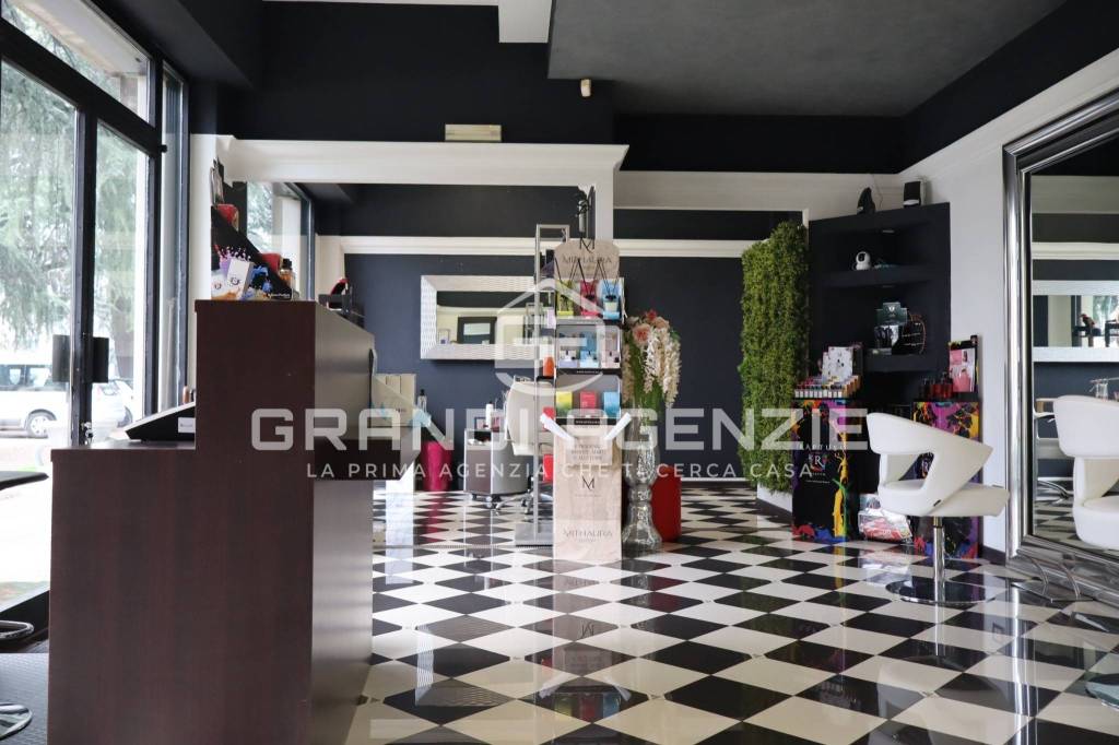 negozio in vendita a Verona in zona Borgo Milano