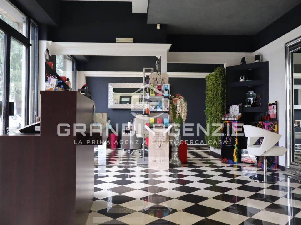 negozio in vendita a Verona in zona Borgo Milano