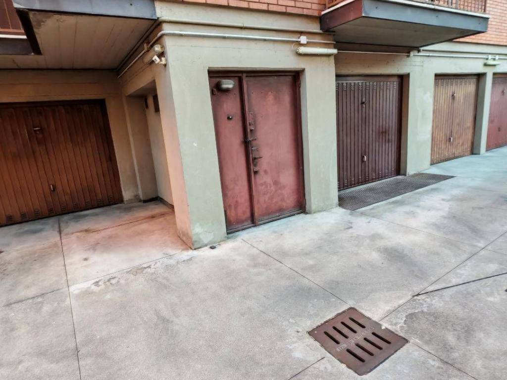 locale commerciale in vendita a Verona in zona Santa Lucia