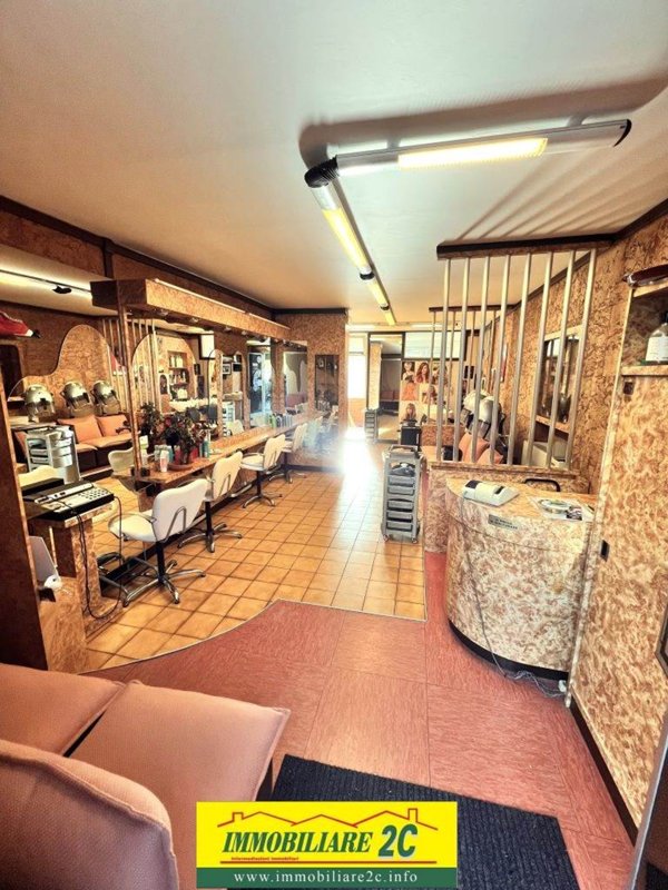 locale commerciale in vendita a Verona in zona Golosine