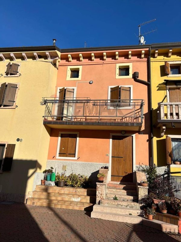 casa indipendente in vendita a Verona