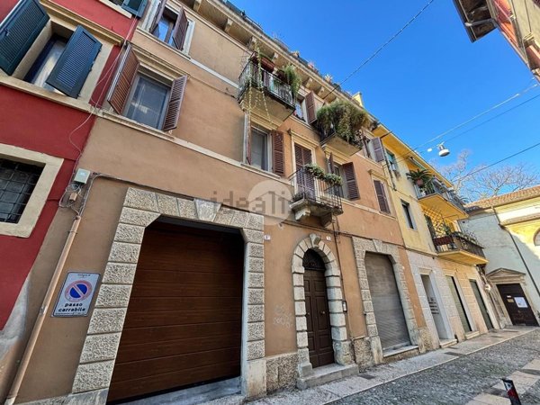 appartamento in vendita a Verona in zona Centro Storico