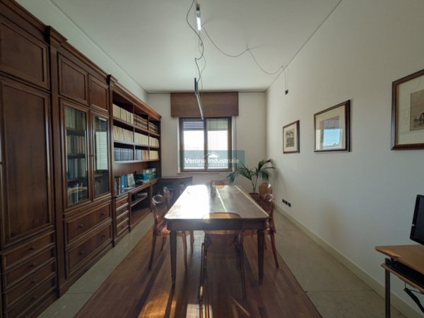 ufficio in vendita a Verona in zona Centro Storico