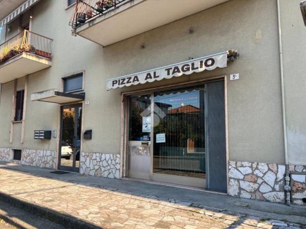 negozio in vendita a Verona in zona Santa Lucia