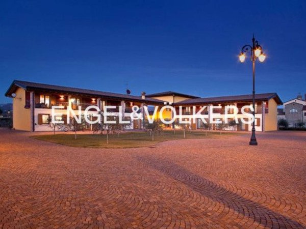 casa indipendente in vendita a Verona in zona Valdonega