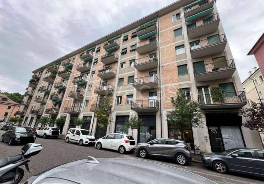 negozio in vendita a Verona in zona Borgo Trento