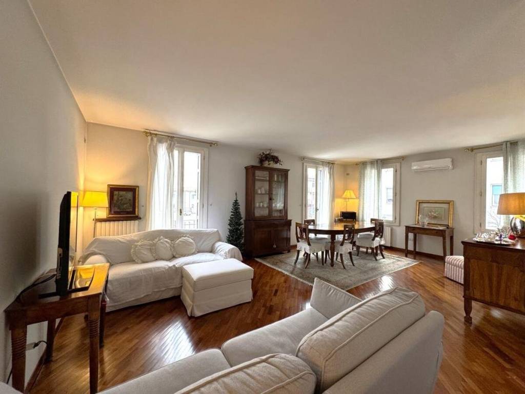 casa indipendente in vendita a Verona in zona Borgo Roma