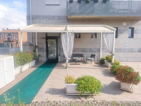 ufficio in vendita a Verona in zona Santa Lucia