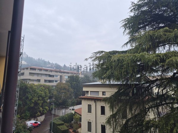 appartamento in vendita a Verona in zona Valdonega