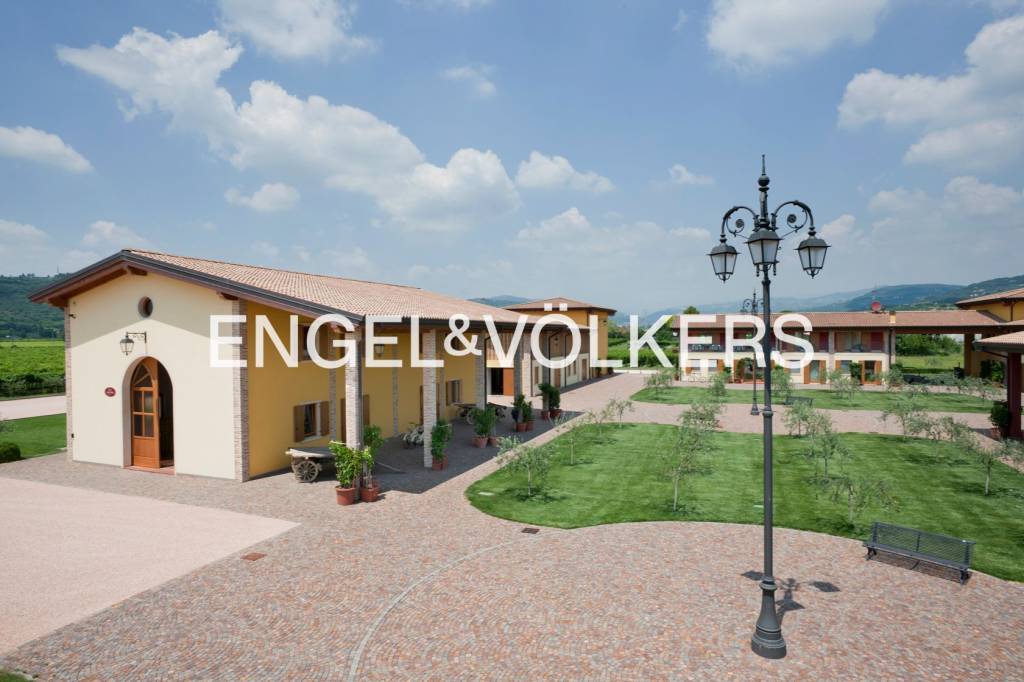 casa indipendente in vendita a Verona in zona Centro Storico