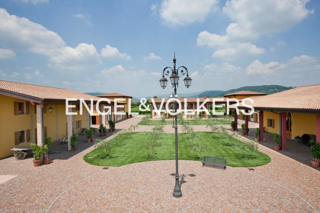 casa indipendente in vendita a Verona in zona Centro Storico