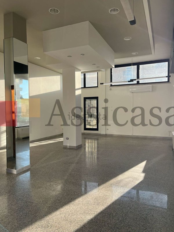 ufficio in vendita a Verona in zona Porto Crencano