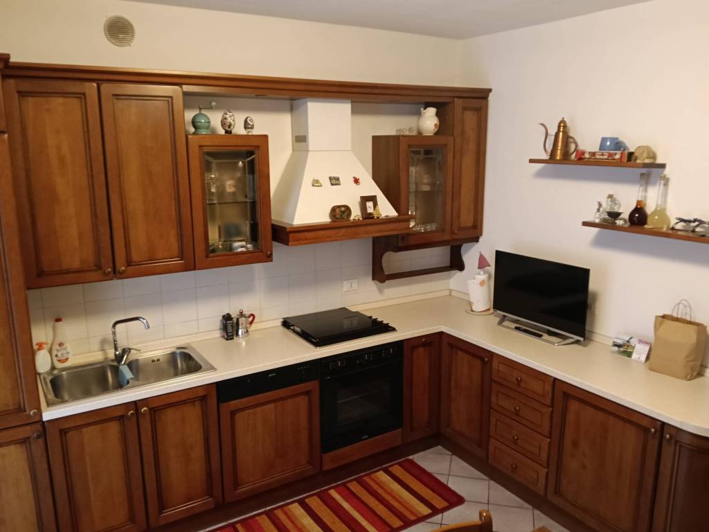 casa indipendente in vendita a Verona in zona Santa Lucia