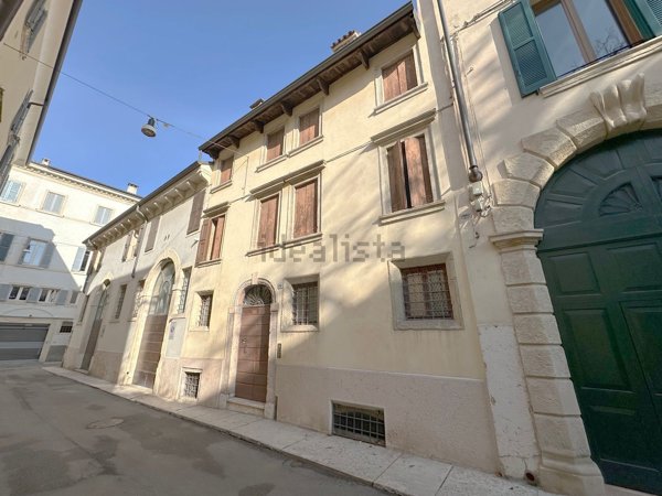 casa indipendente in vendita a Verona in zona Centro Storico