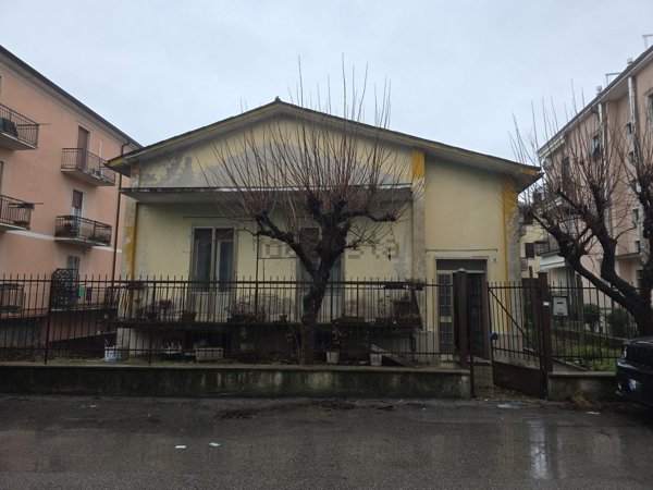 casa indipendente in vendita a Verona in zona Borgo Roma