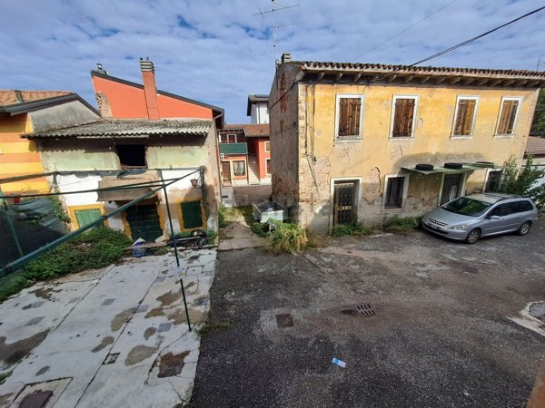 quadrivano in vendita a Verona in zona San Massimo all'Adige