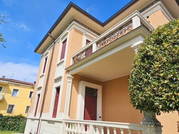 casa indipendente in vendita a Verona in zona Borgo Roma