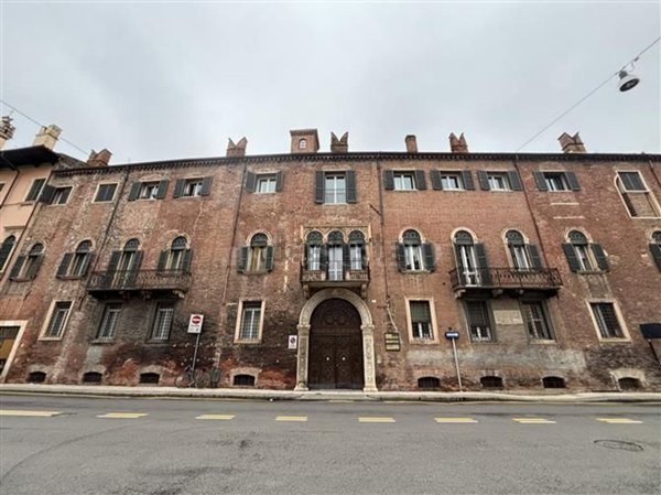 appartamento in vendita a Verona in zona Centro Storico
