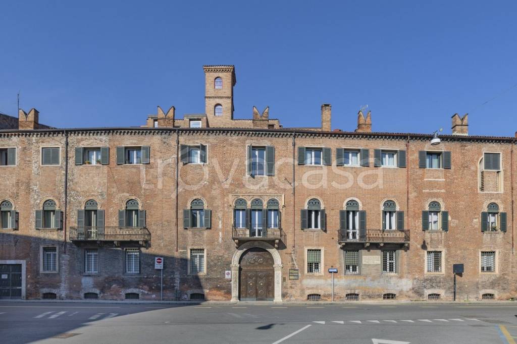 appartamento in vendita a Verona in zona Centro Storico
