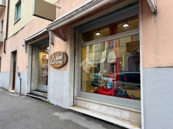 negozio in vendita a Verona in zona Borgo Roma
