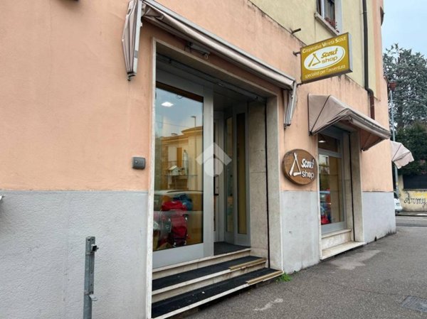 ufficio in vendita a Verona in zona Borgo Roma