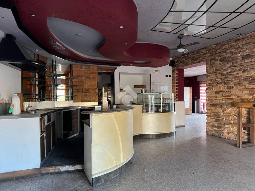 negozio in vendita a Verona in zona Cadidavid