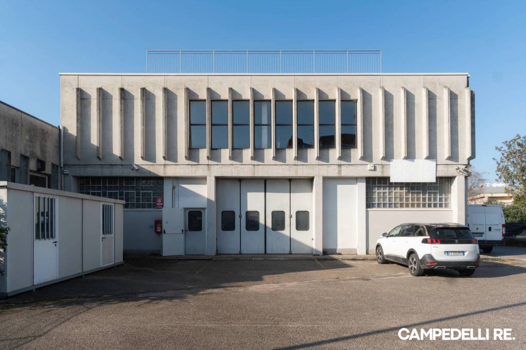 locale commerciale in vendita a Verona