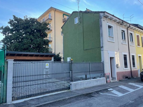 casa indipendente in vendita a Verona in zona San Michele Extra