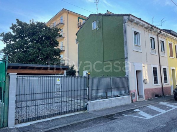 casa indipendente in vendita a Verona in zona San Michele Extra