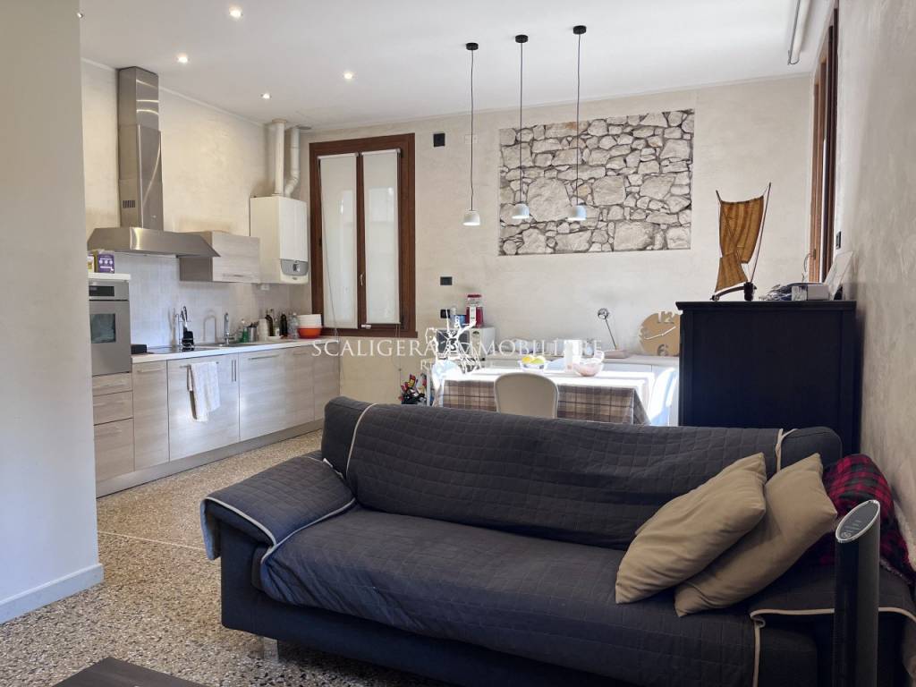 appartamento in vendita a Verona in zona Valdonega