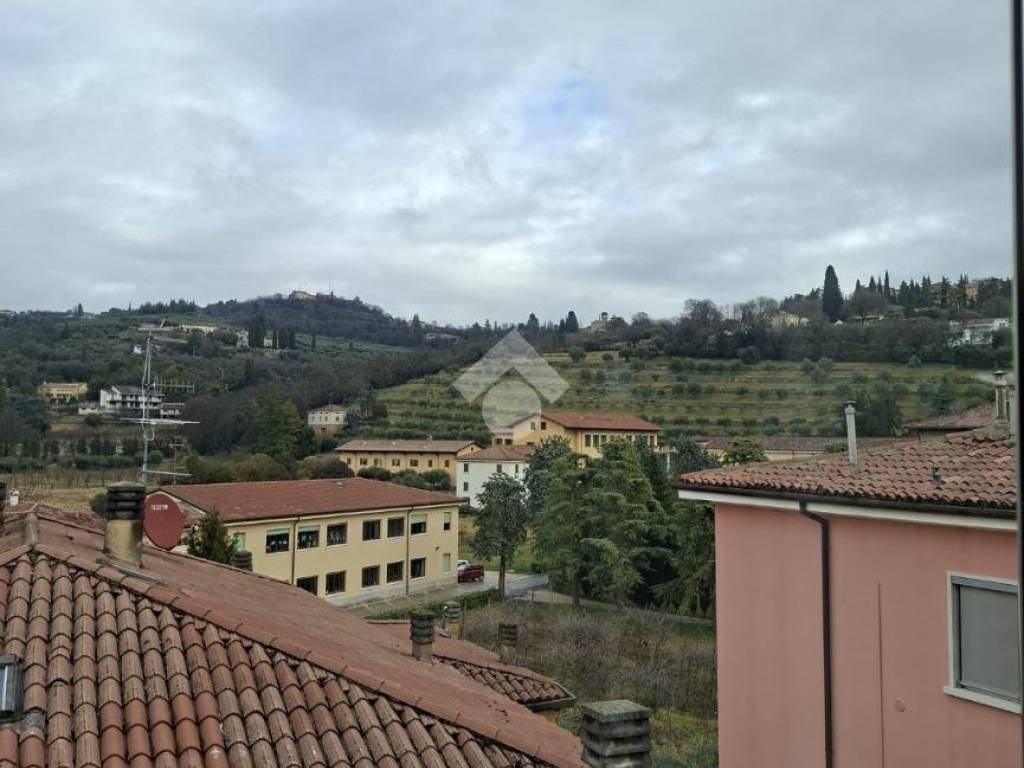 appartamento in vendita a Verona in zona Valdonega