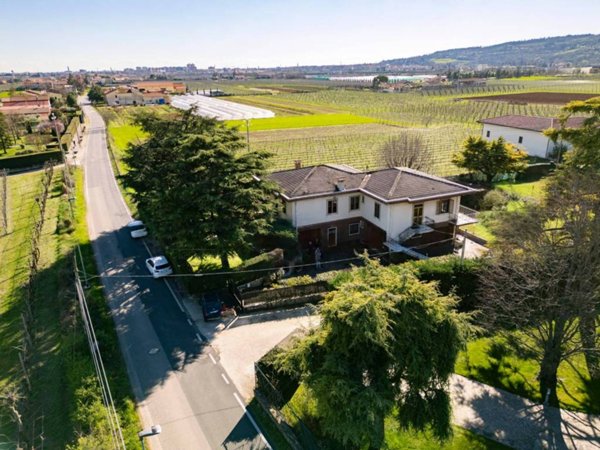 casa indipendente in vendita a Verona